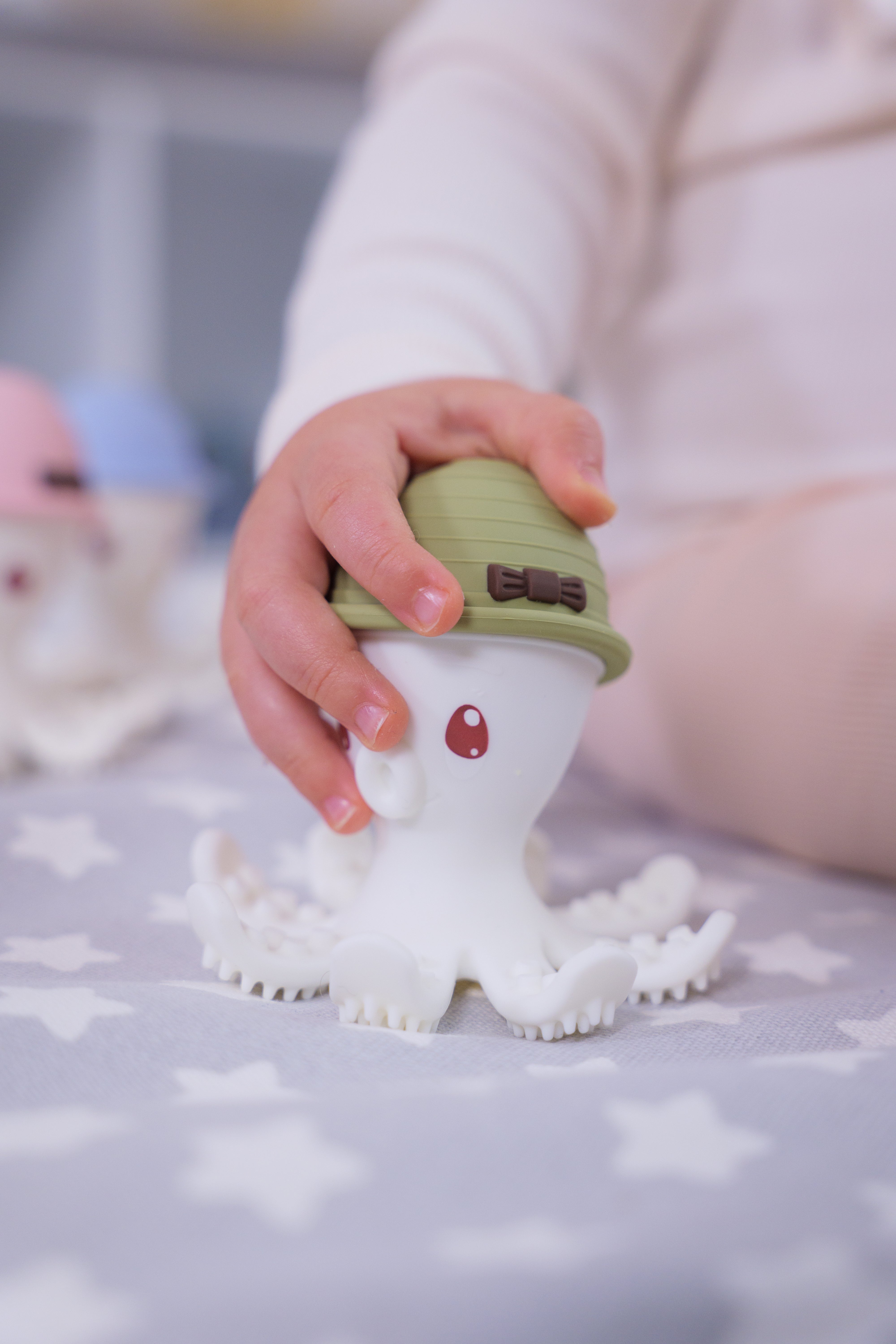 babytolove-bonnie-la-pieuvre-jouet-dentition-kaki image 2